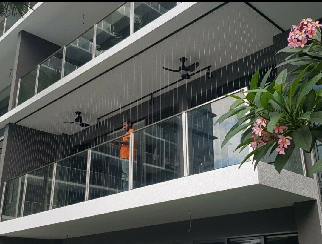 Balcony safety net