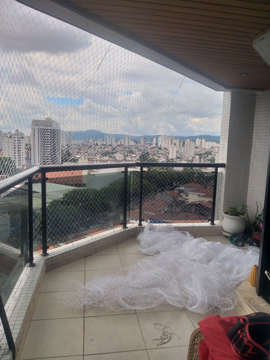 Terrace safety net installation
